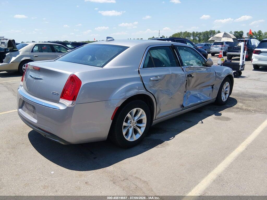 2C3CCAAG5FH930491 2015 CHRYSLER 300 photo no. 4