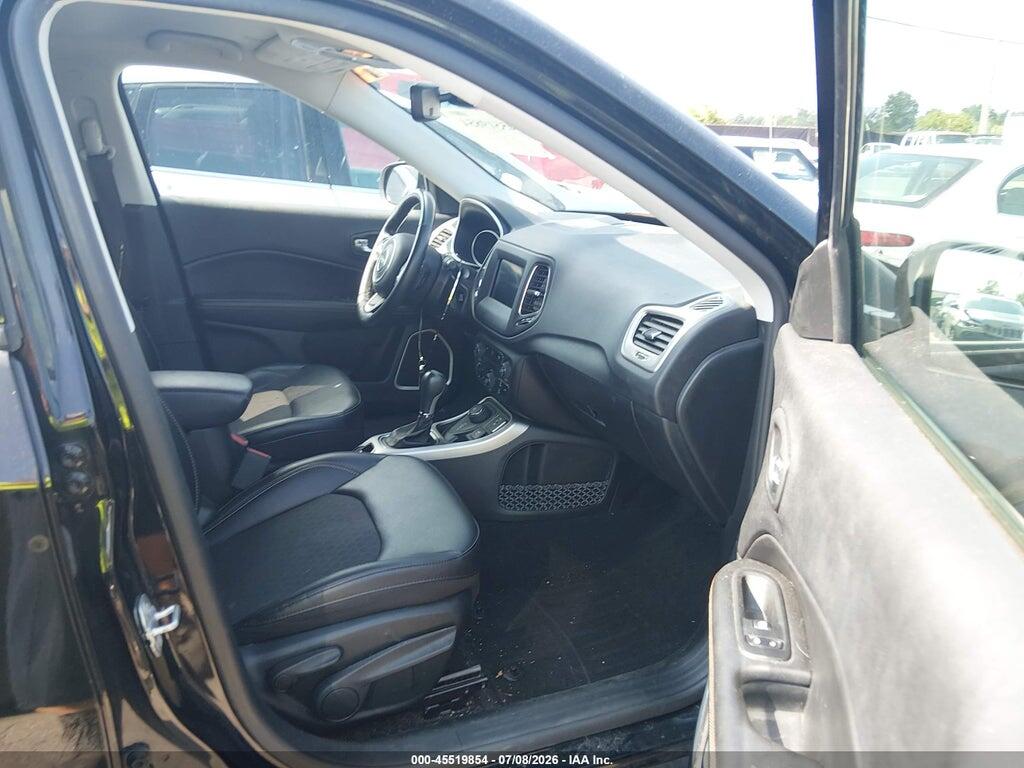 3C4NJDBB8KT696430 2019 JEEP COMPASS photo no. 5
