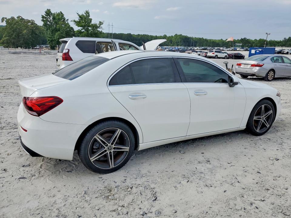 2019 MERCEDES-BENZ A 220 — Фото 3 из 12