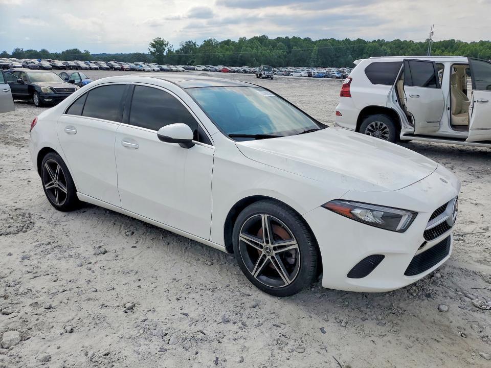 2019 MERCEDES-BENZ A 220 — Фото 4 из 12