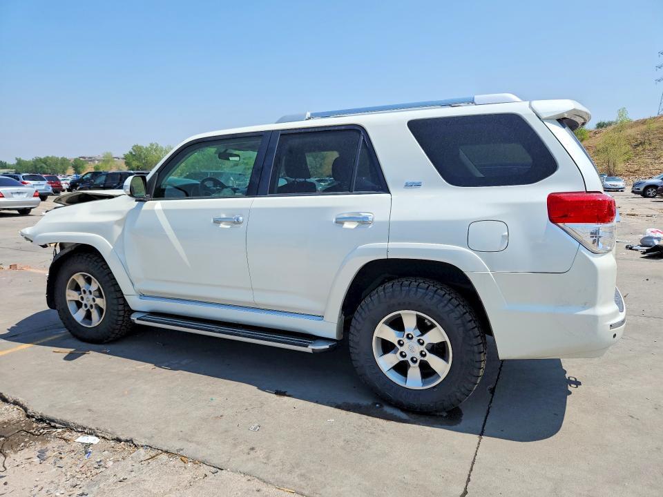 2013 TOYOTA 4RUNNER SR5 — Фото 2 из 13