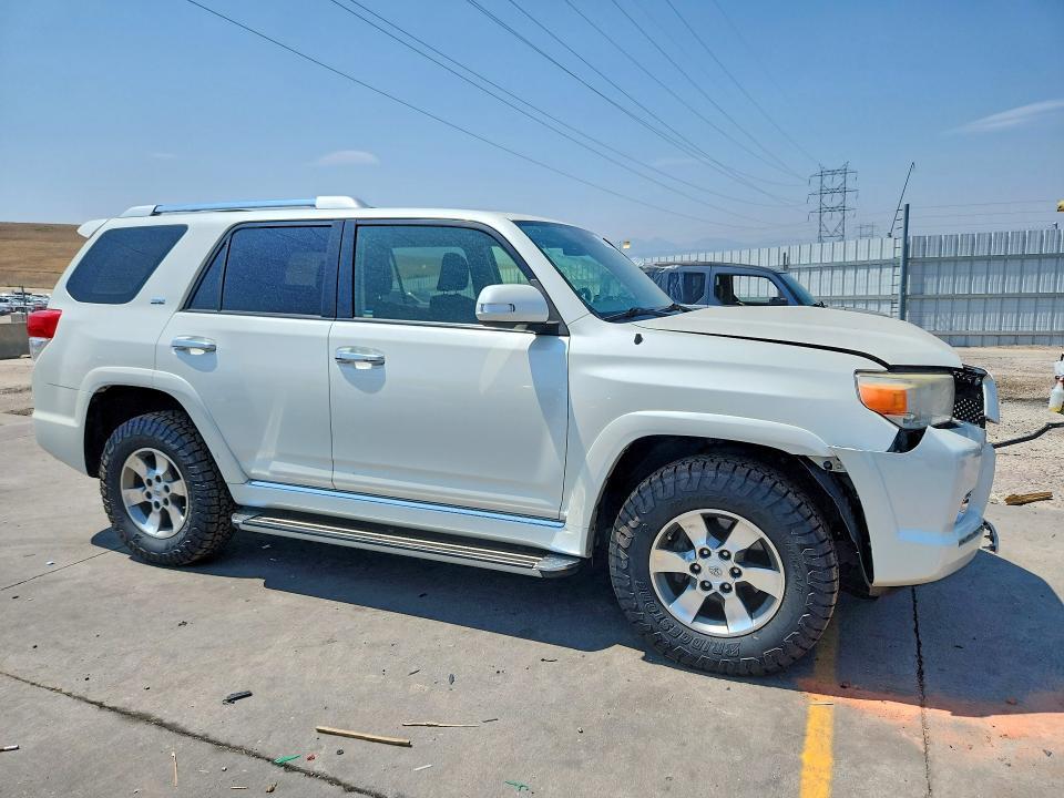 2013 TOYOTA 4RUNNER SR5 — Фото 4 из 13