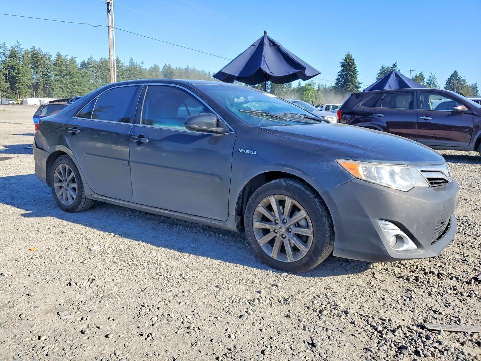 2013 TOYOTA CAMRY HYBRID XLE — Фото 4 из 12