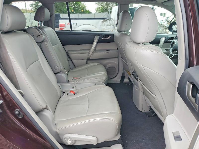 2013 TOYOTA HIGHLANDER SE — Фото 11 из 14