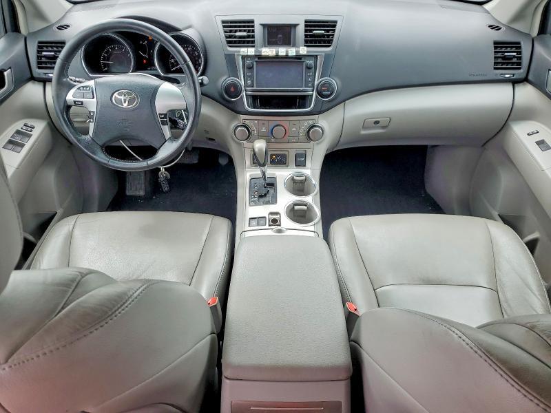 2013 TOYOTA HIGHLANDER SE — Фото 8 из 14