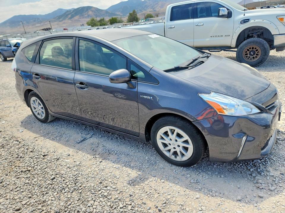 2013 TOYOTA PRIUS V TWO — Фото 4 из 12
