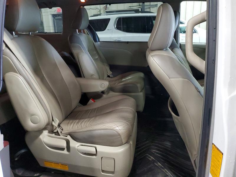 2013 TOYOTA SIENNA LIMITED 7-PASSENGER — Фото 11 из 13