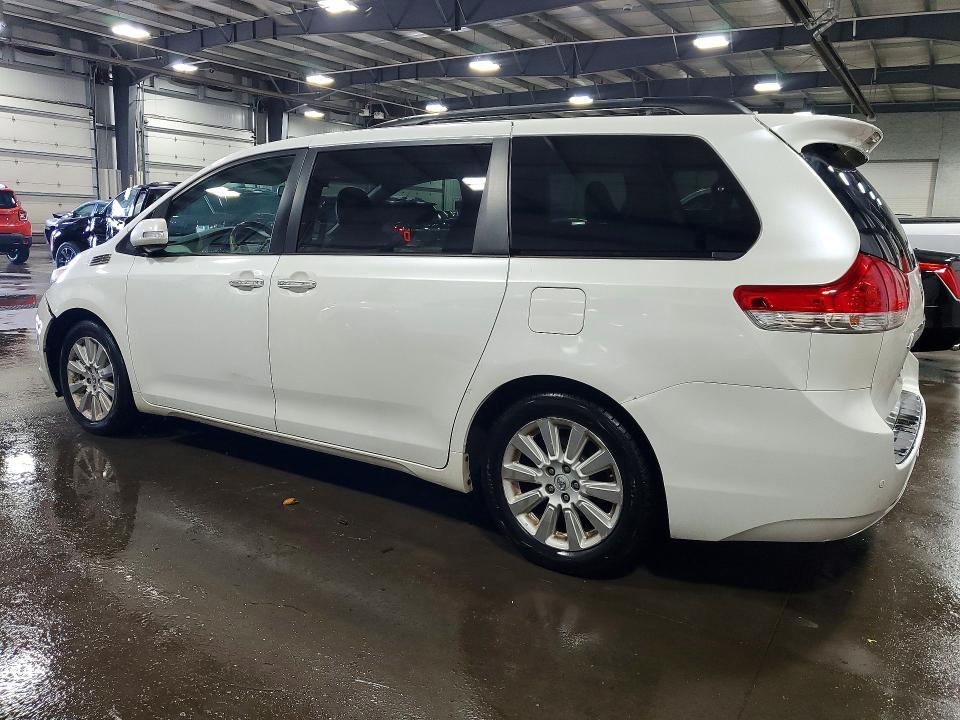2013 TOYOTA SIENNA LIMITED 7-PASSENGER — Фото 2 из 13
