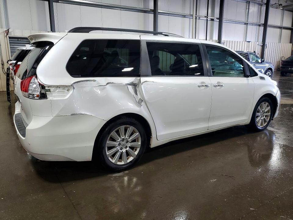 2013 TOYOTA SIENNA LIMITED 7-PASSENGER — Фото 3 из 13