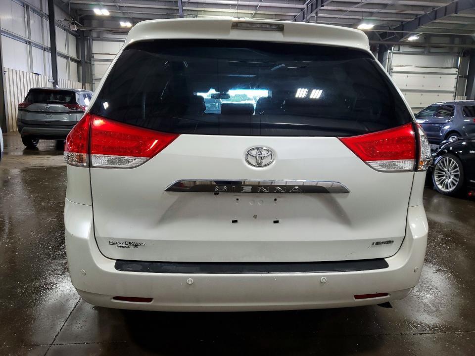 2013 TOYOTA SIENNA LIMITED 7-PASSENGER — Фото 6 из 13