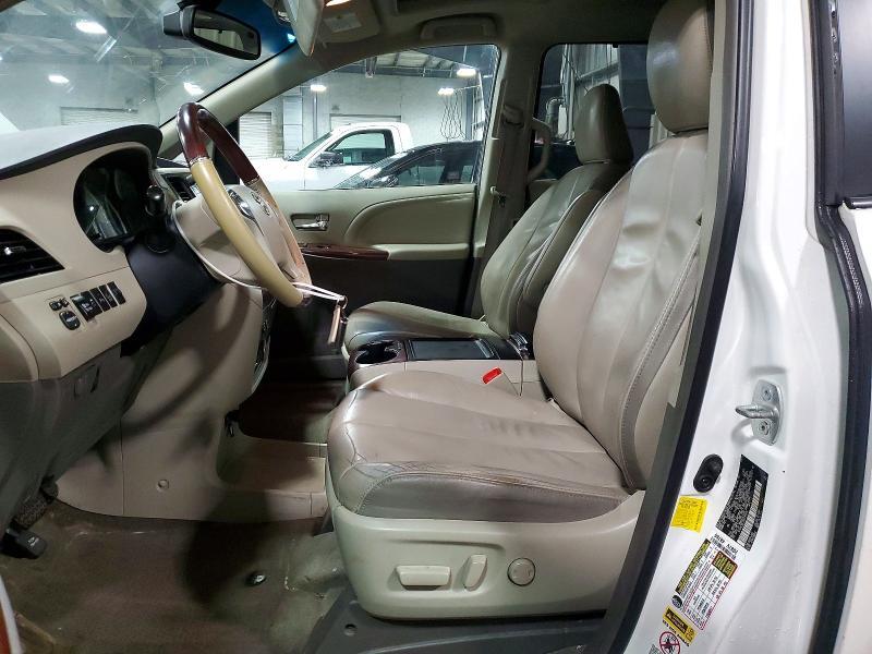 2013 TOYOTA SIENNA LIMITED 7-PASSENGER — Фото 7 из 13