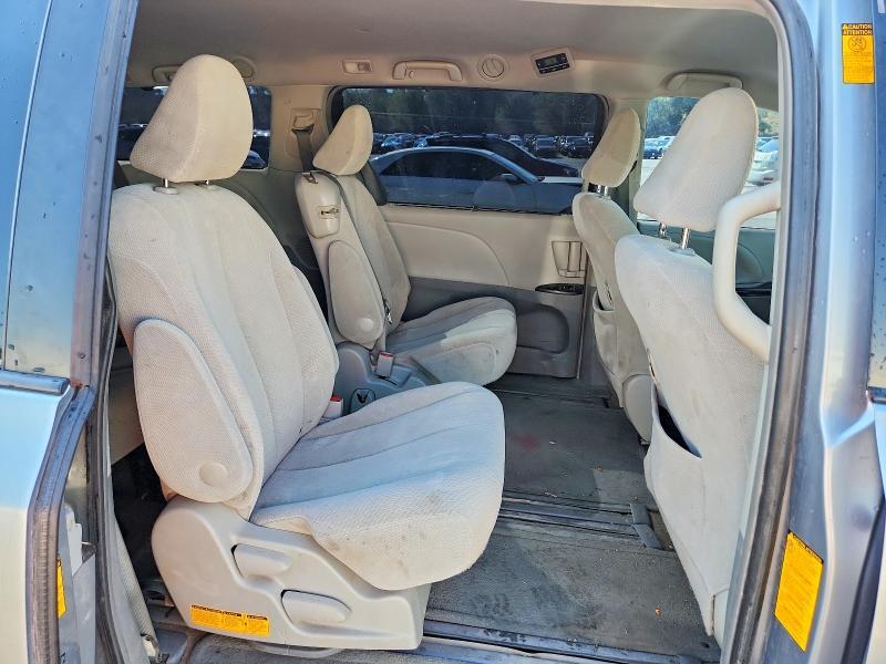 2013 TOYOTA SIENNA LE — Фото 10 из 12