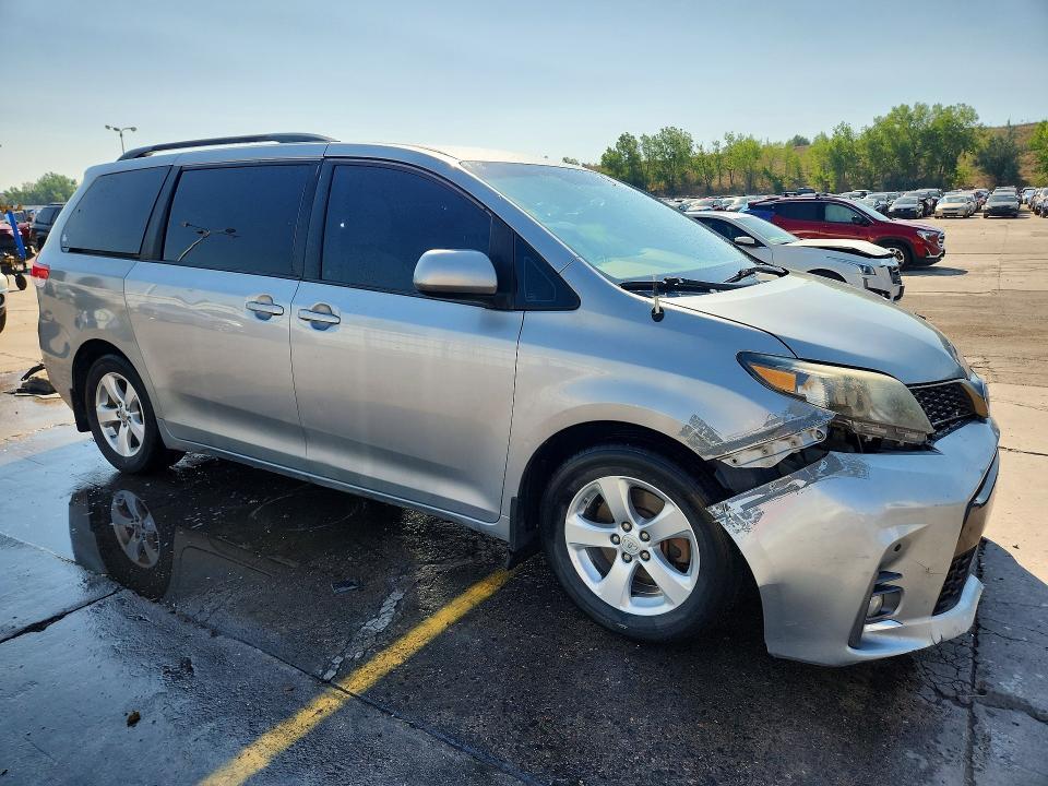 2013 TOYOTA SIENNA LE — Фото 4 из 12