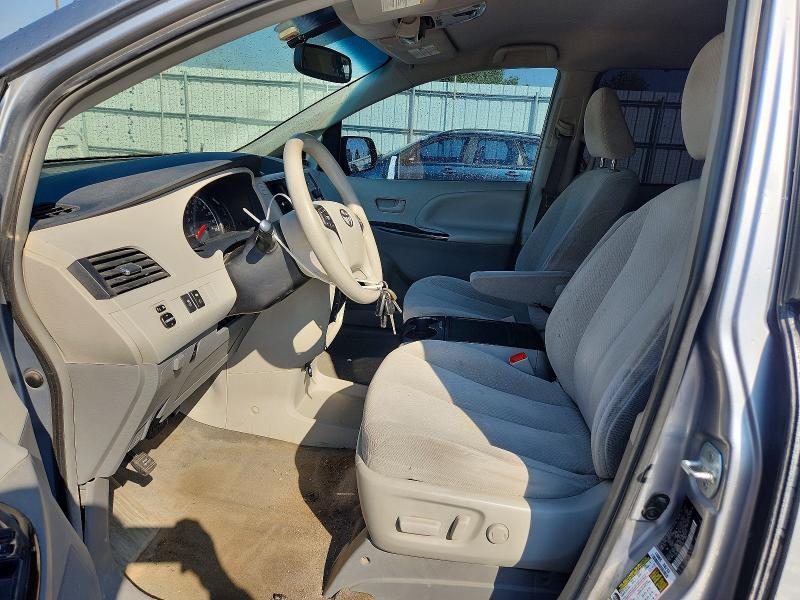 2013 TOYOTA SIENNA LE — Фото 7 из 12