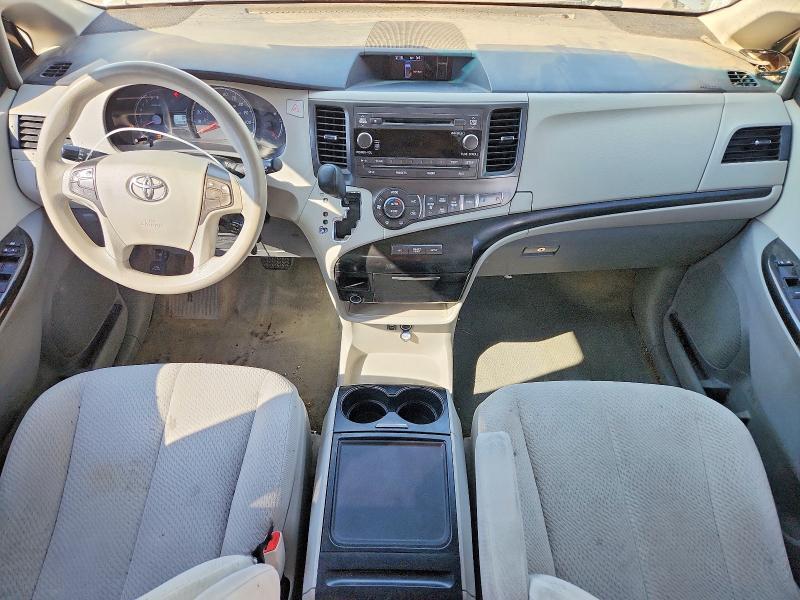 2013 TOYOTA SIENNA LE — Фото 8 из 12