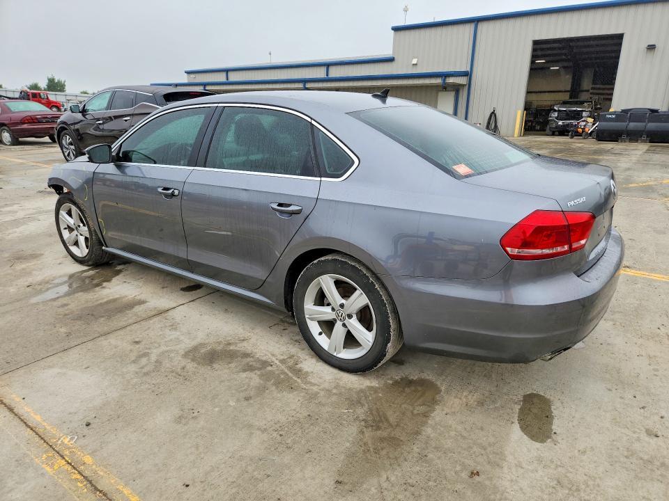 1VWBH7A33DC028217 2013 VOLKSWAGEN PASSAT photo no. 2