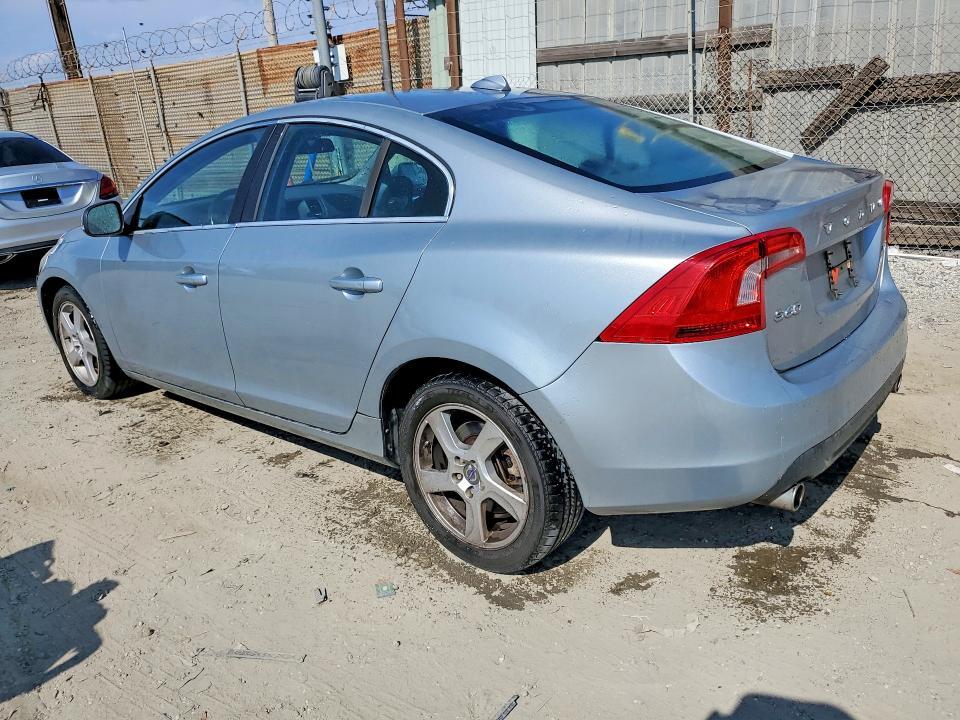 2013 VOLVO S60 T5 — Фото 2 из 12
