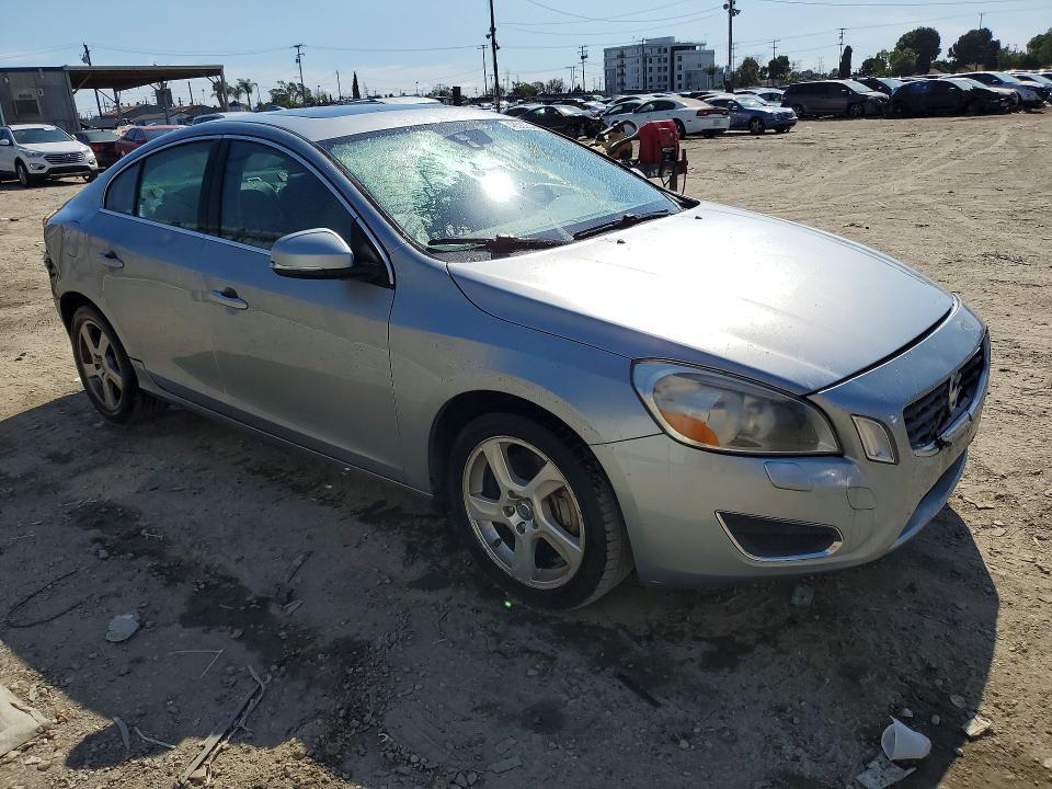 2013 VOLVO S60 T5 — Фото 4 из 12