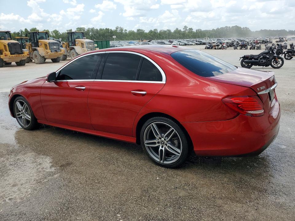 2019 MERCEDES-BENZ E 300 — Фото 2 из 13