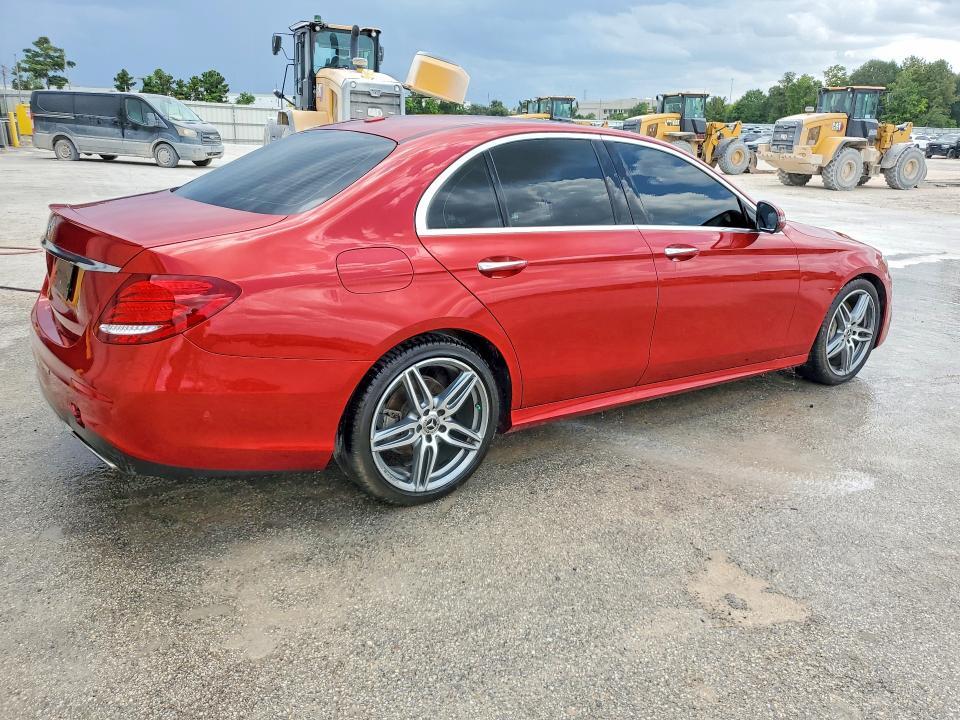 2019 MERCEDES-BENZ E 300 — Фото 3 из 13