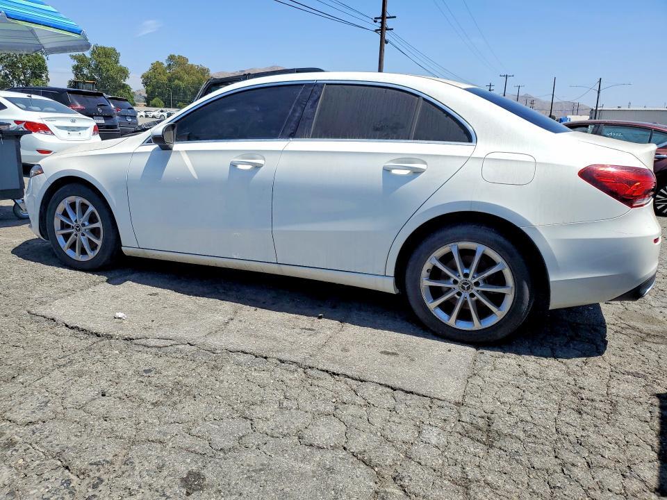 2019 MERCEDES-BENZ A 220 4MATIC — Фото 2 из 12