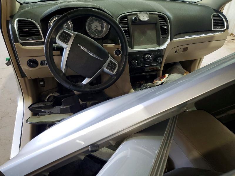 2C3CCAAG1CH289268 2012 CHRYSLER 300 photo no. 8