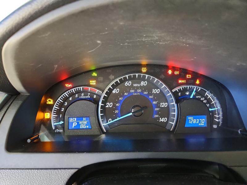 2012 TOYOTA CAMRY XLE — Фото 9 из 12