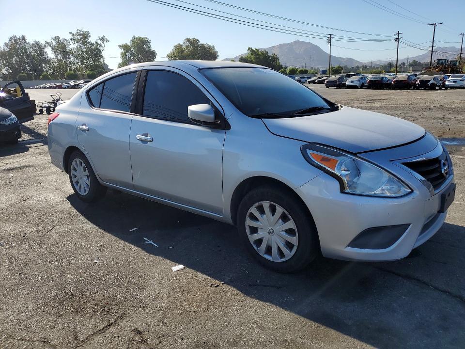 2019 NISSAN VERSA SV — Фото 4 из 12