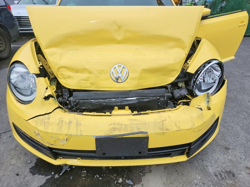 2012 VOLKSWAGEN BEETLE — Фото 11 из 12