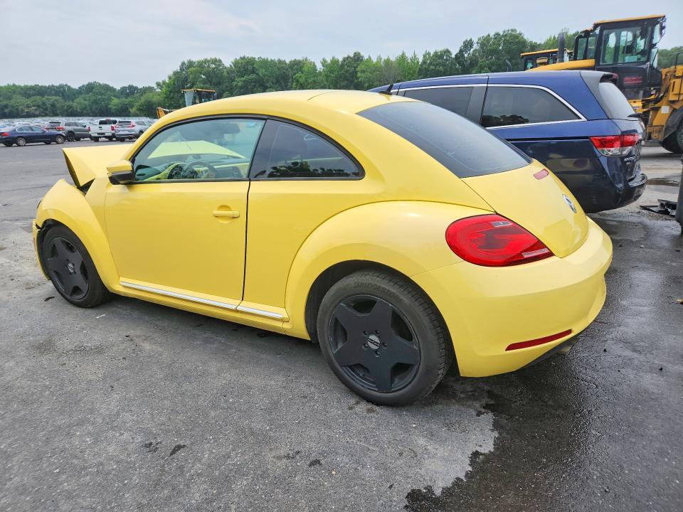 2012 VOLKSWAGEN BEETLE — Фото 2 из 12