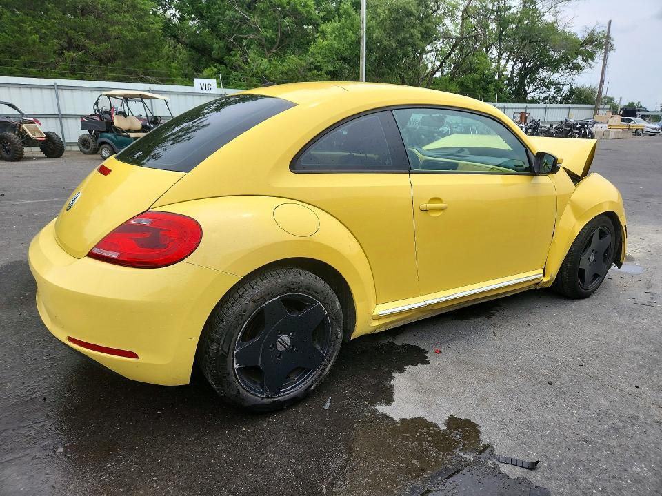 2012 VOLKSWAGEN BEETLE — Фото 3 из 12