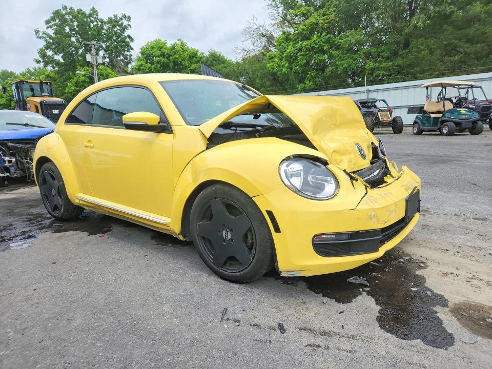 2012 VOLKSWAGEN BEETLE — Фото 4 из 12