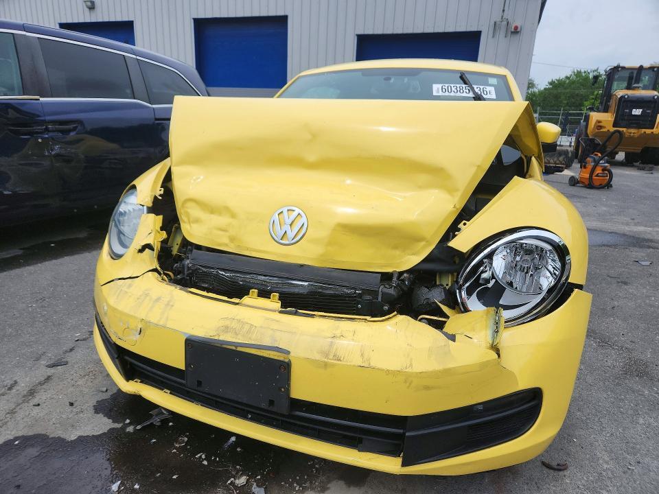 2012 VOLKSWAGEN BEETLE — Фото 5 из 12