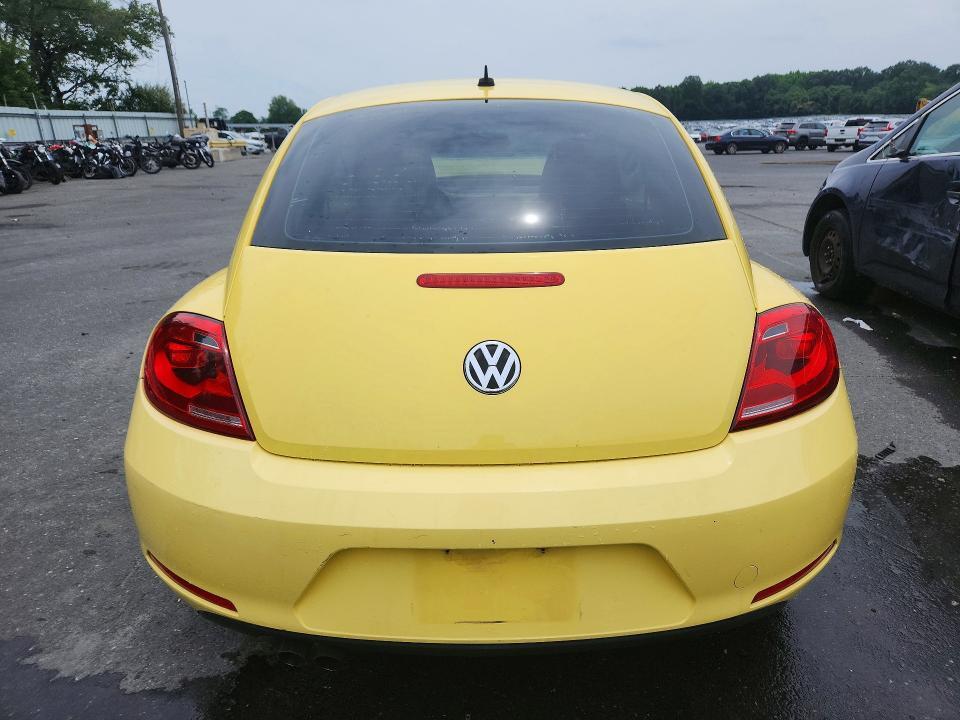 2012 VOLKSWAGEN BEETLE — Фото 6 из 12