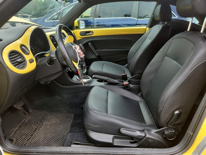 2012 VOLKSWAGEN BEETLE — Фото 7 из 12