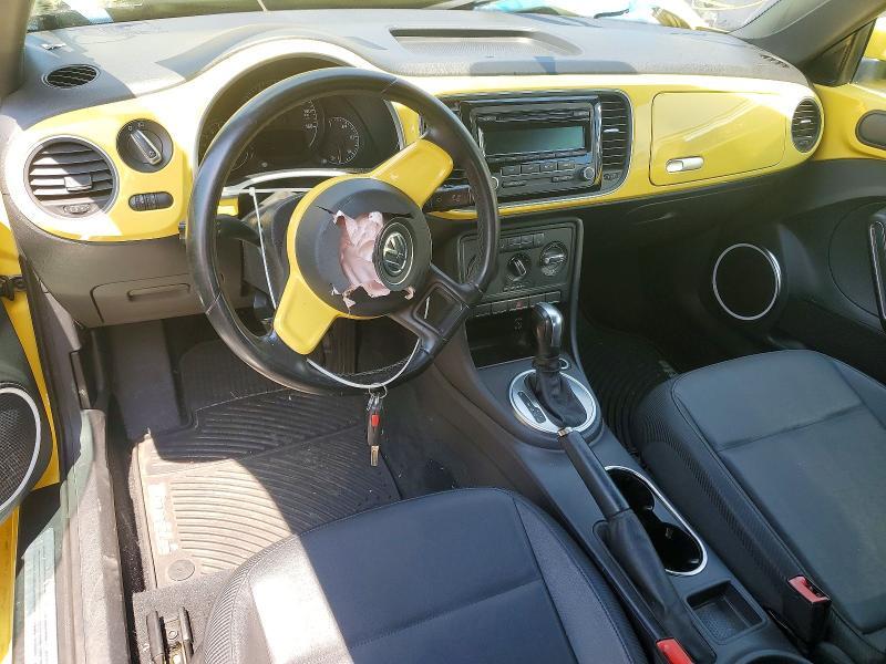 2012 VOLKSWAGEN BEETLE — Фото 8 из 12