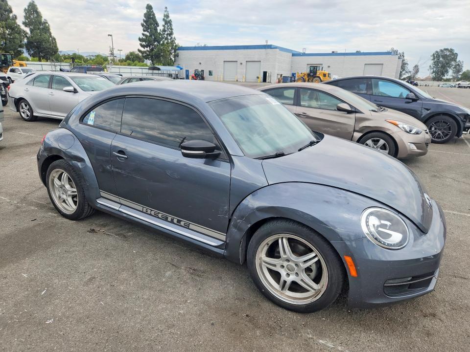 2012 VOLKSWAGEN BEETLE — Фото 4 из 12