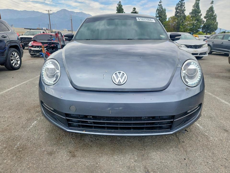 2012 VOLKSWAGEN BEETLE — Фото 5 из 12