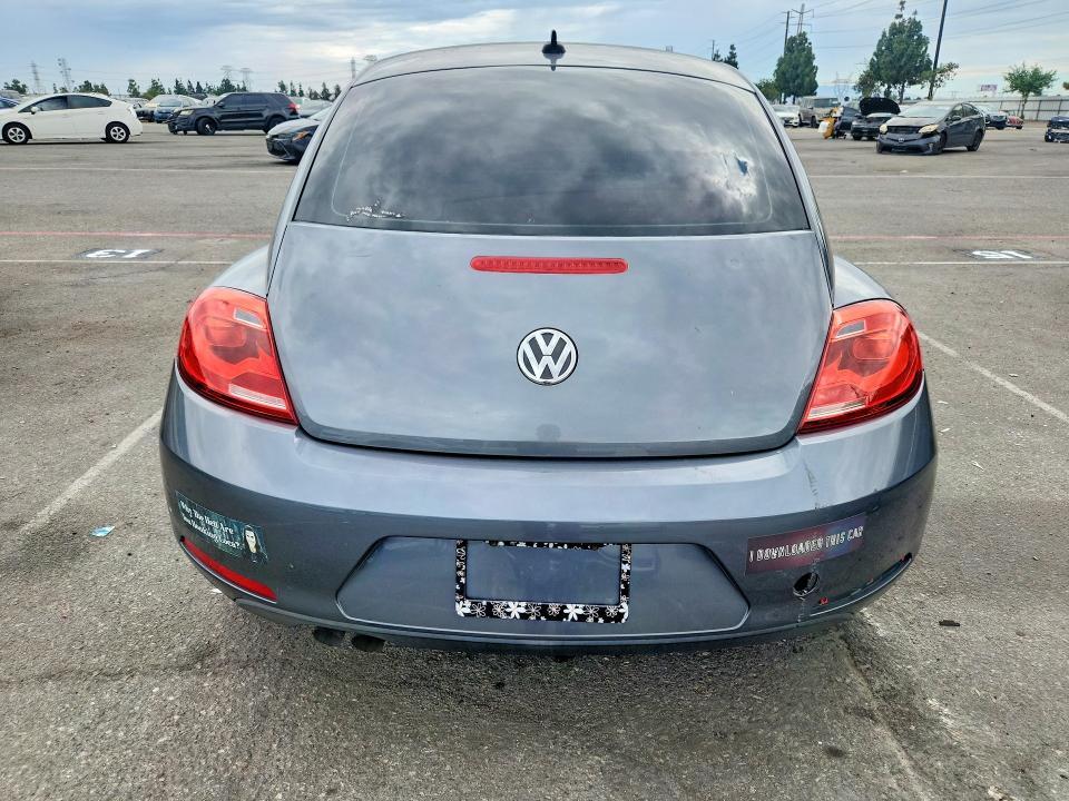 2012 VOLKSWAGEN BEETLE — Фото 6 из 12