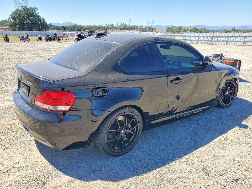 WBAUC9C53BVM10704 2011 BMW 135 photo no. 3