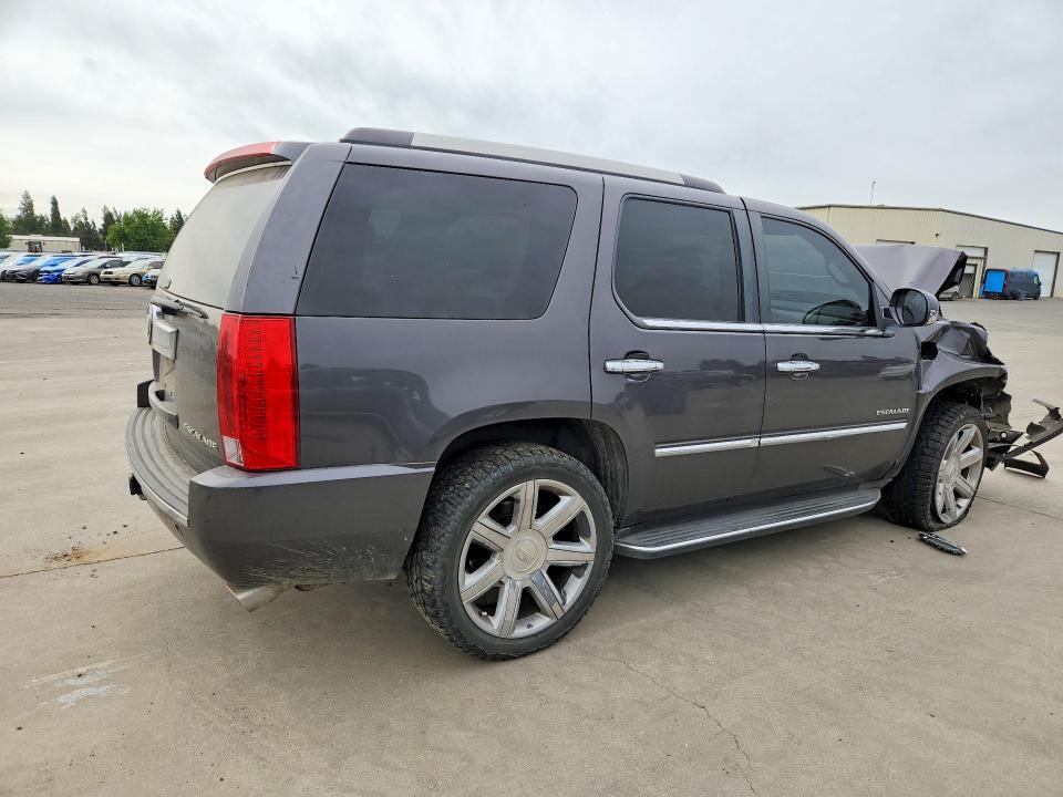 2011 CADILLAC ESCALADE LUXURY — Фото 3 из 12