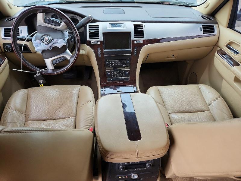 2011 CADILLAC ESCALADE LUXURY — Фото 8 из 12