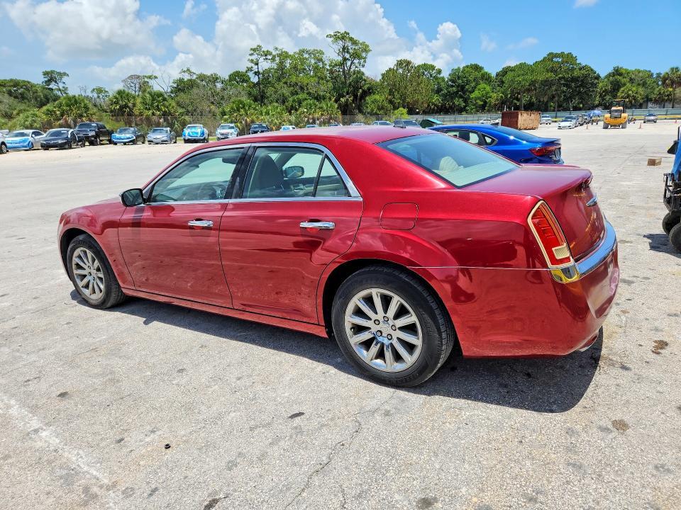 2011 CHRYSLER 300 LIMITED — Фото 2 из 12