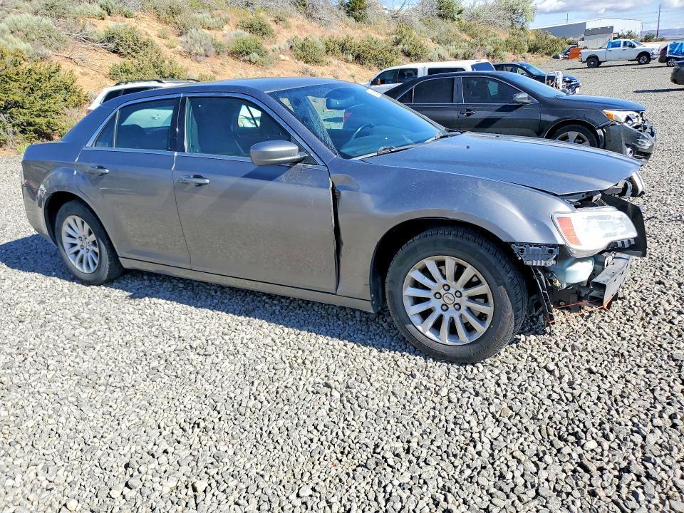2C3CA4CG7BH587469 2011 CHRYSLER 300 photo no. 4