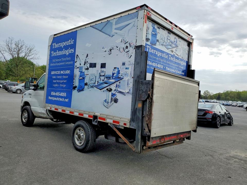 2011 FORD E350 BOX TRUCK — Фото 2 из 13