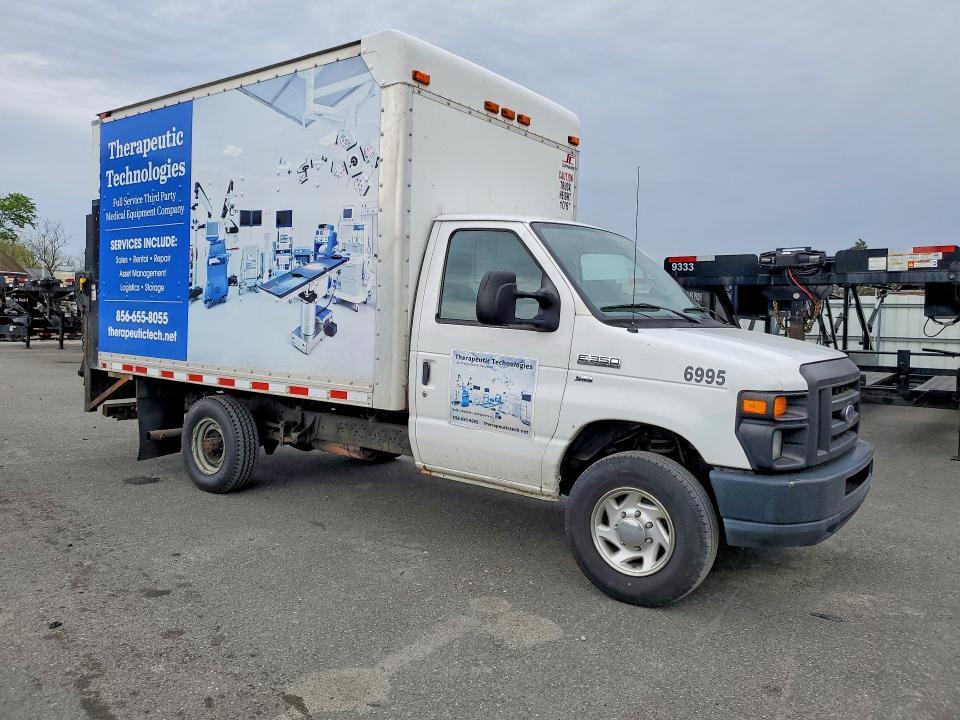 2011 FORD E350 BOX TRUCK — Фото 4 из 13