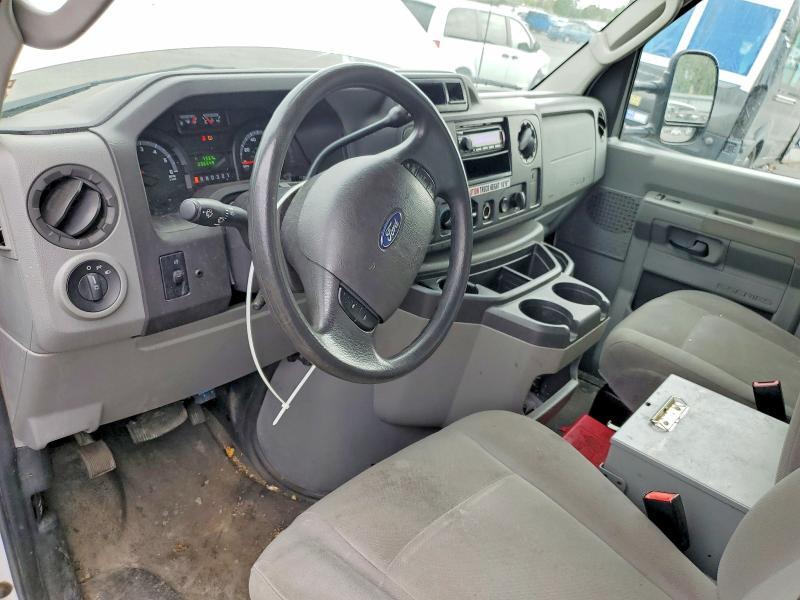 2011 FORD E350 BOX TRUCK — Фото 8 из 13