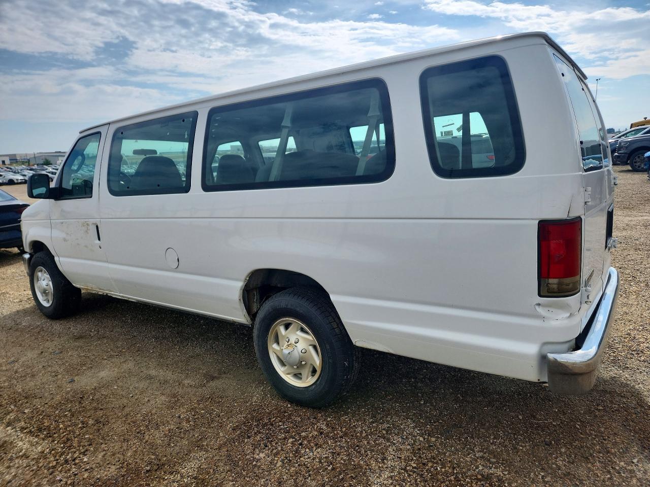 1FBSS3BL0BDB06444 2011 FORD ECONOLINE photo no. 2