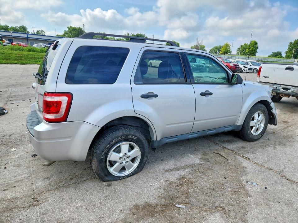2011 FORD ESCAPE XLT — Фото 3 из 13