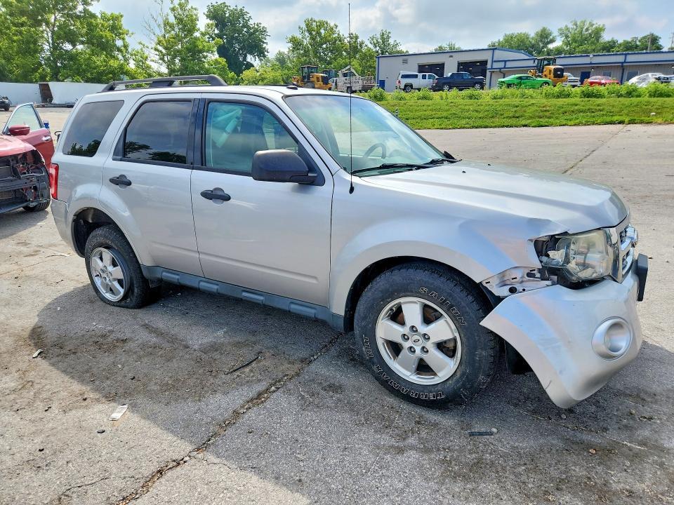 2011 FORD ESCAPE XLT — Фото 4 из 13